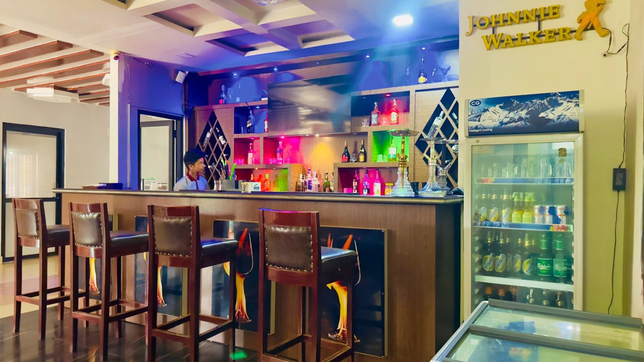 Lounge & Bar